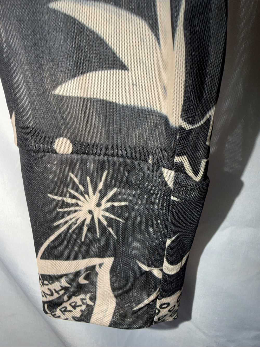 Farm Rio Black & Cream Celestial Long Sleeve Top, SZ M, PTP 16”, (T1-360) - Picture 10 of 15